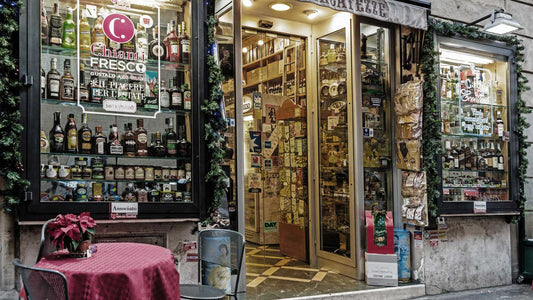 Wein im Schaufenster eine Weinhandlung