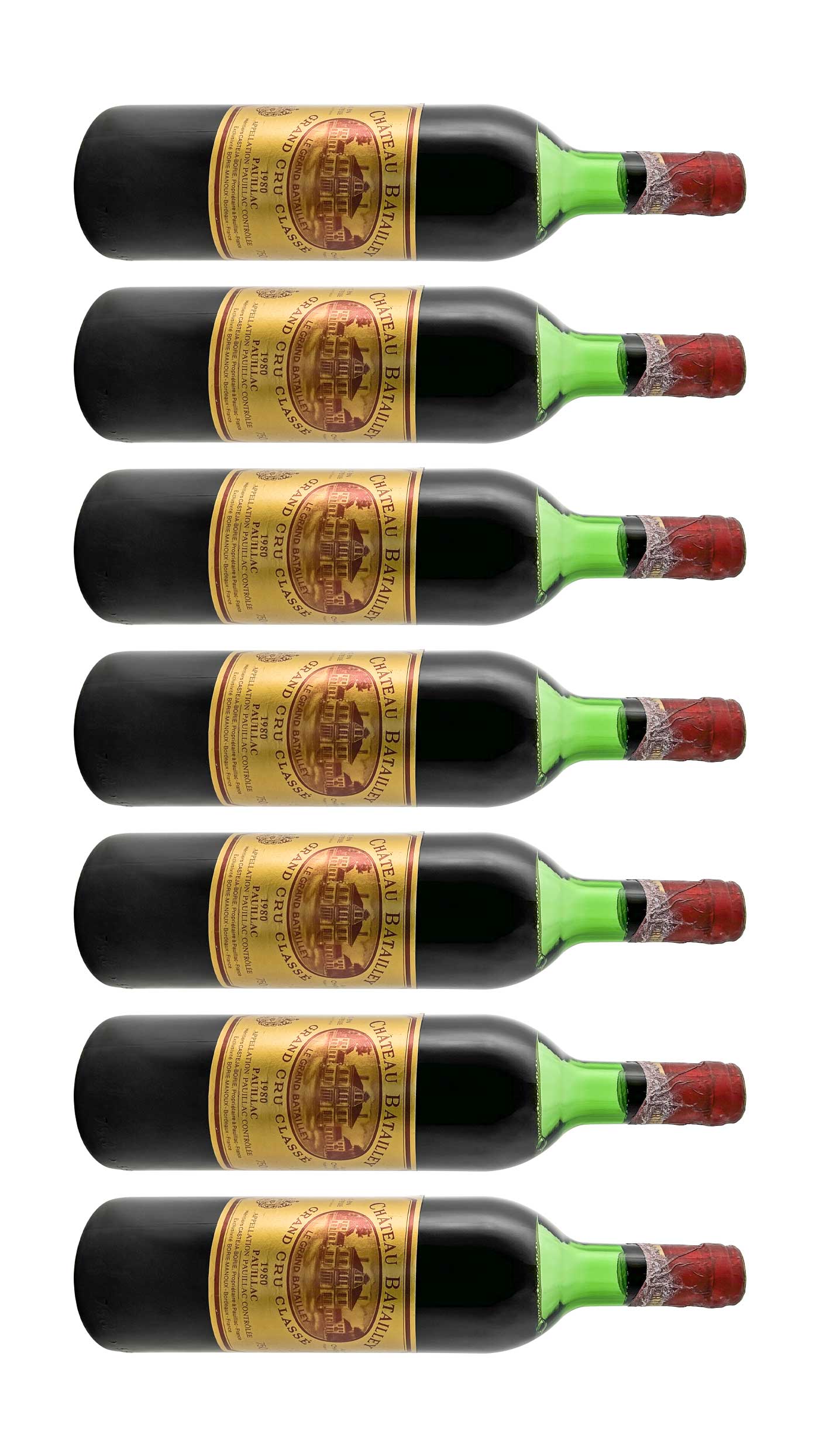 Mehrere Weinflaschen mit Rotwein von Chateau Batailley