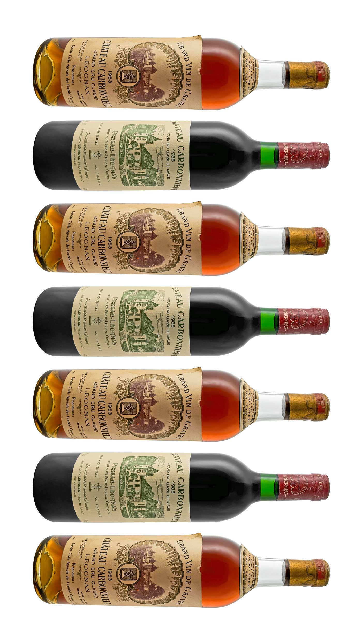 Mehrere Weinflaschen mit Weißwein und Rotwein von Chateau Carbonnieux