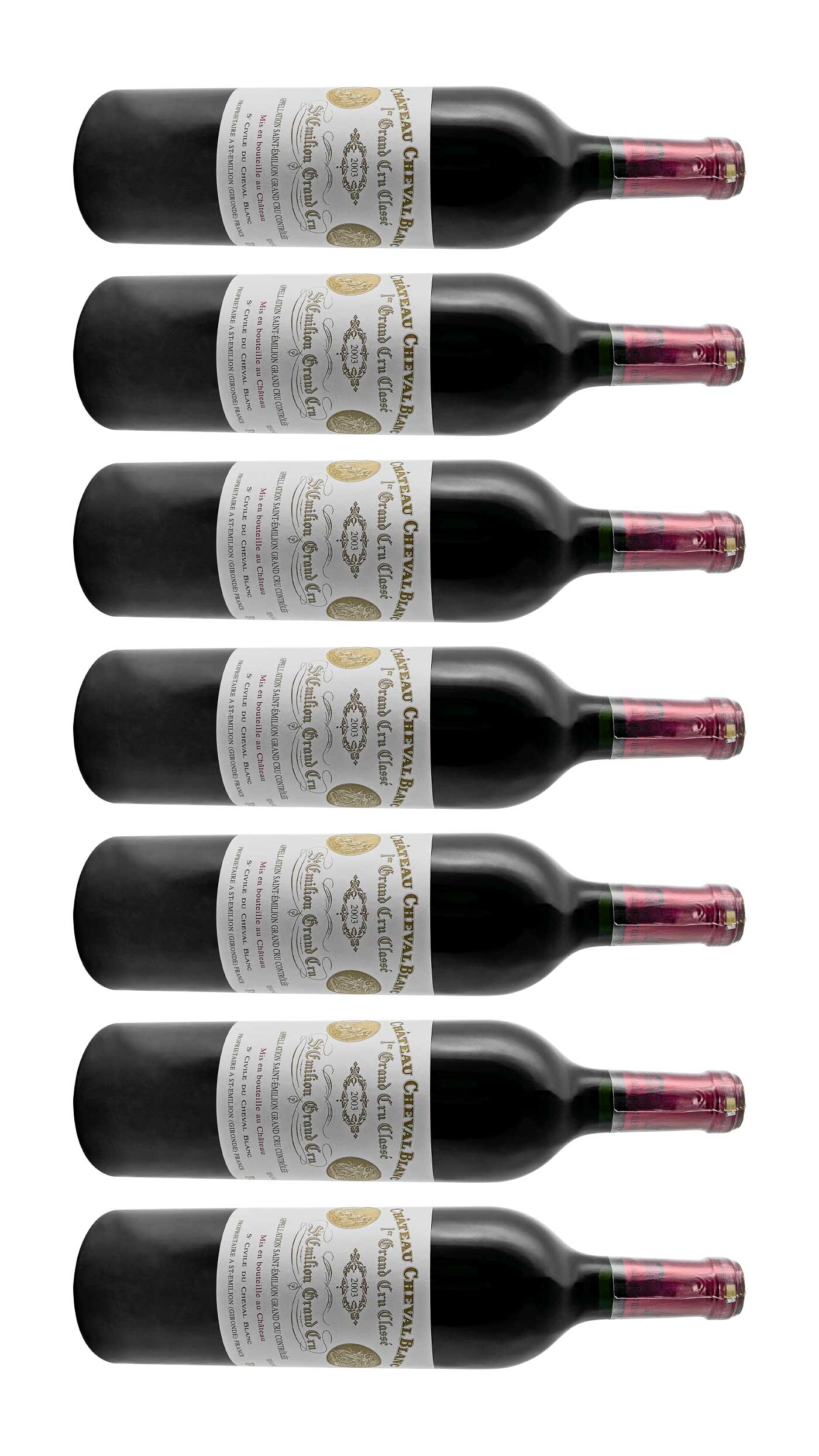 Mehrere Weinflaschen mit Rotwein von Chateau Cheval Blanc