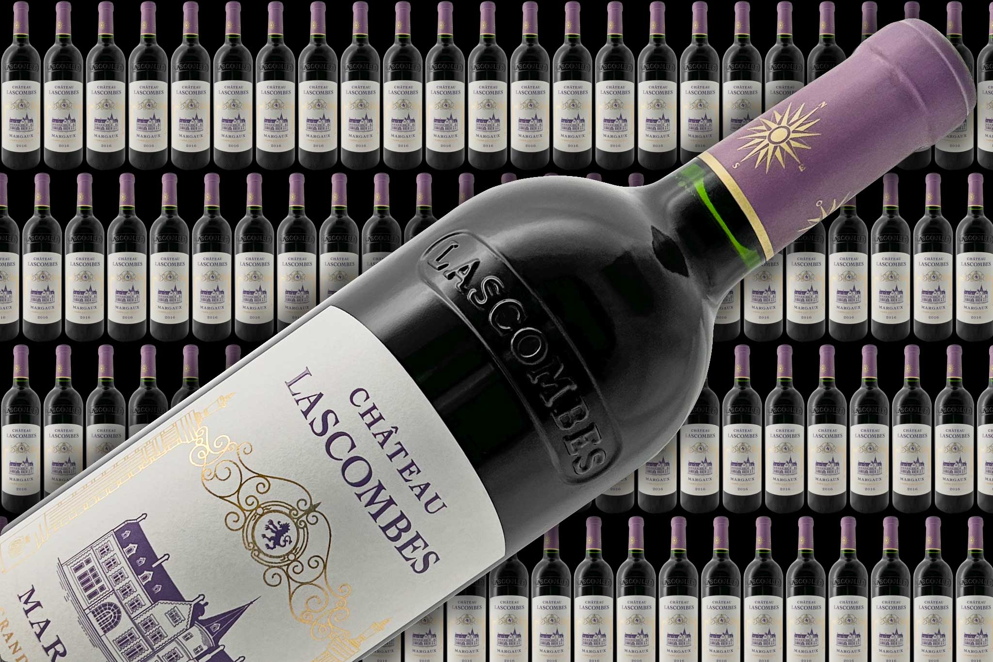 Der Banner zeigt viele Weinflaschen im Hintergrund und im Vordergrund eine Flasche Rotwein von dem Weingut Chateau Lascombes.