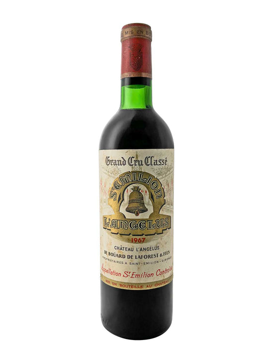 Eine Weinflasche von Chateau Angelus 1967