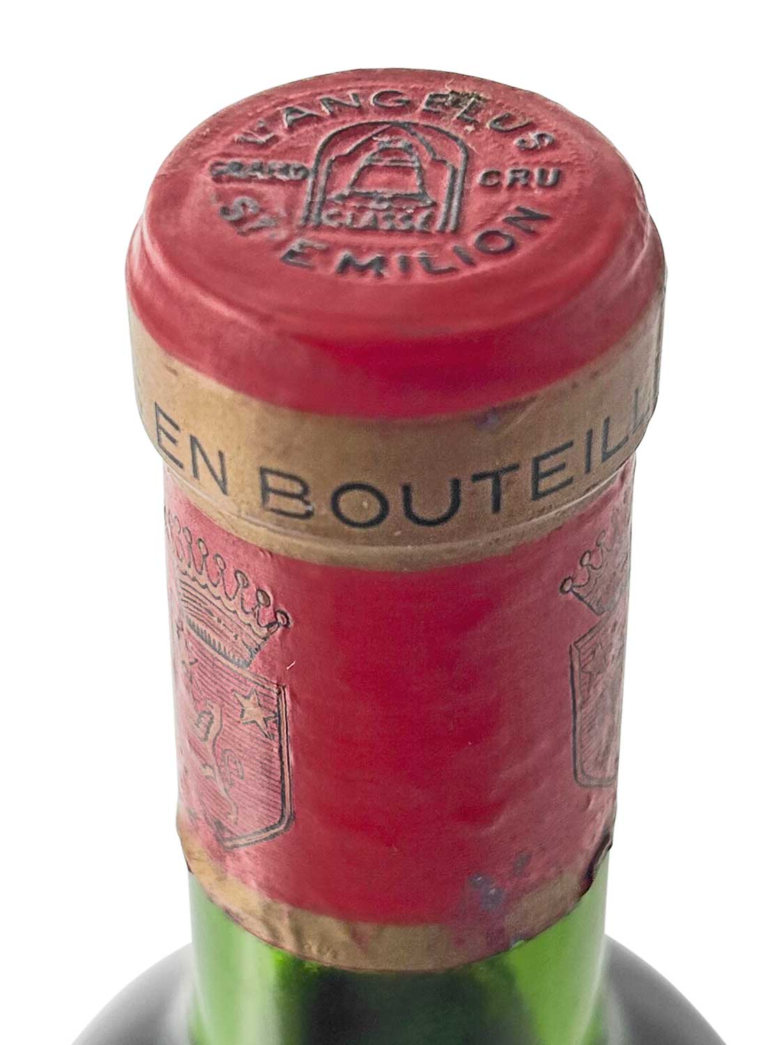 Kapsel einer Weinflasche von Chateau Angelus 1974