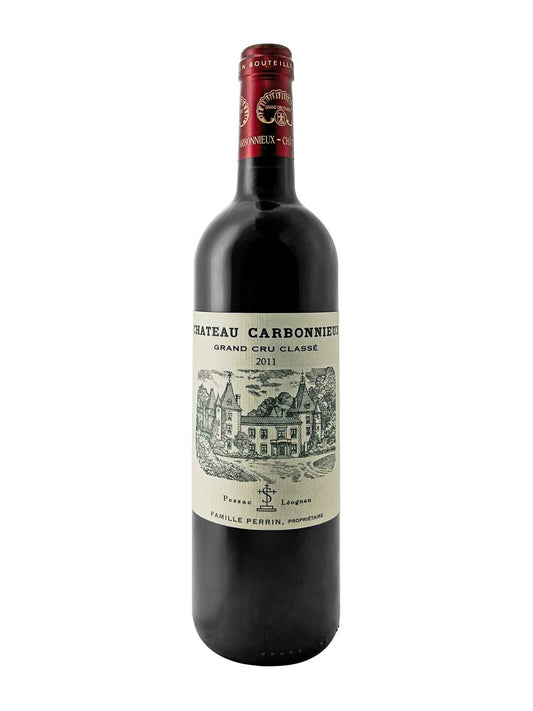 Eine Weinflasche von Chateau Carbonnieux 2011