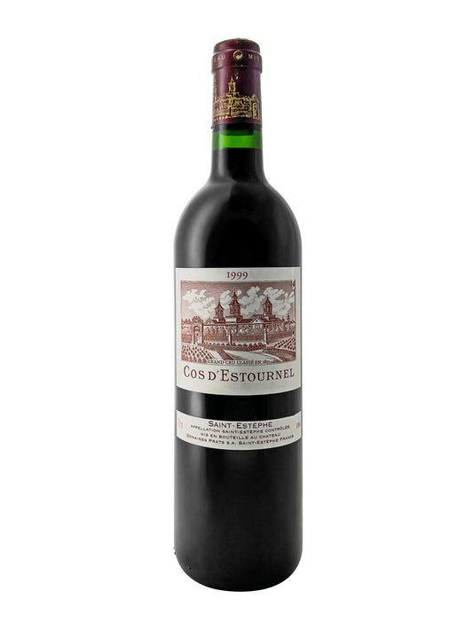 Flasche Rotwein Chateau Cos d'Estournel 1999 mit Etikett und Kapsel in Bordeaux-Form
