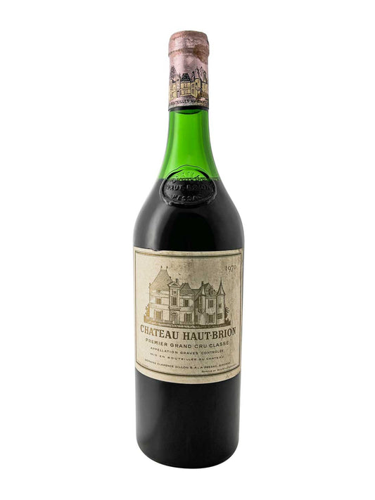 Eine Weinflasche von Chateau Haut Brion 1970