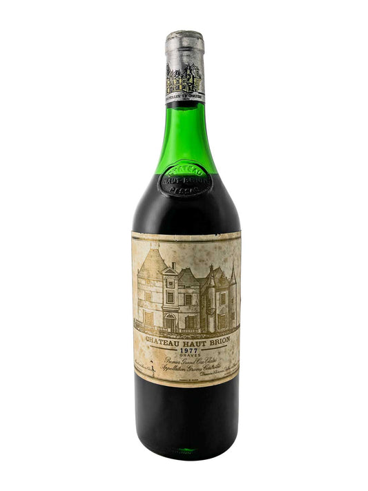 Eine Weinflasche von Chateau Haut Brion 1977