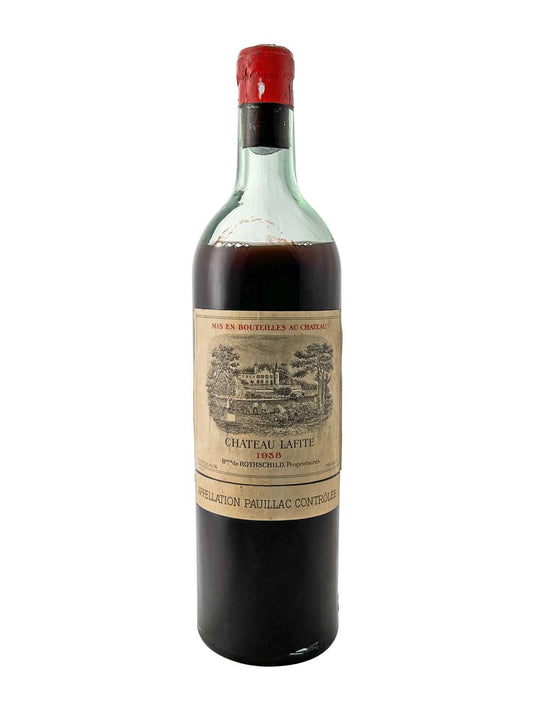 Eine Weinflasche von Chateau Lafite Rothschild 1938