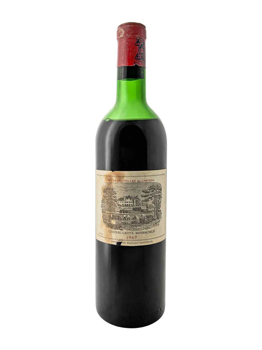 Eine Weinflasche von Chateau Lafite Rothschild 1967