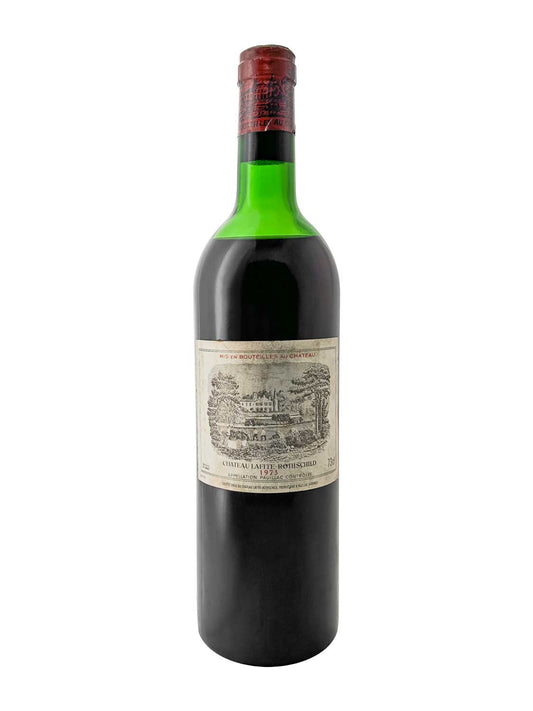 Eine Weinflasche von Chateau Lafite Rothschild 1973