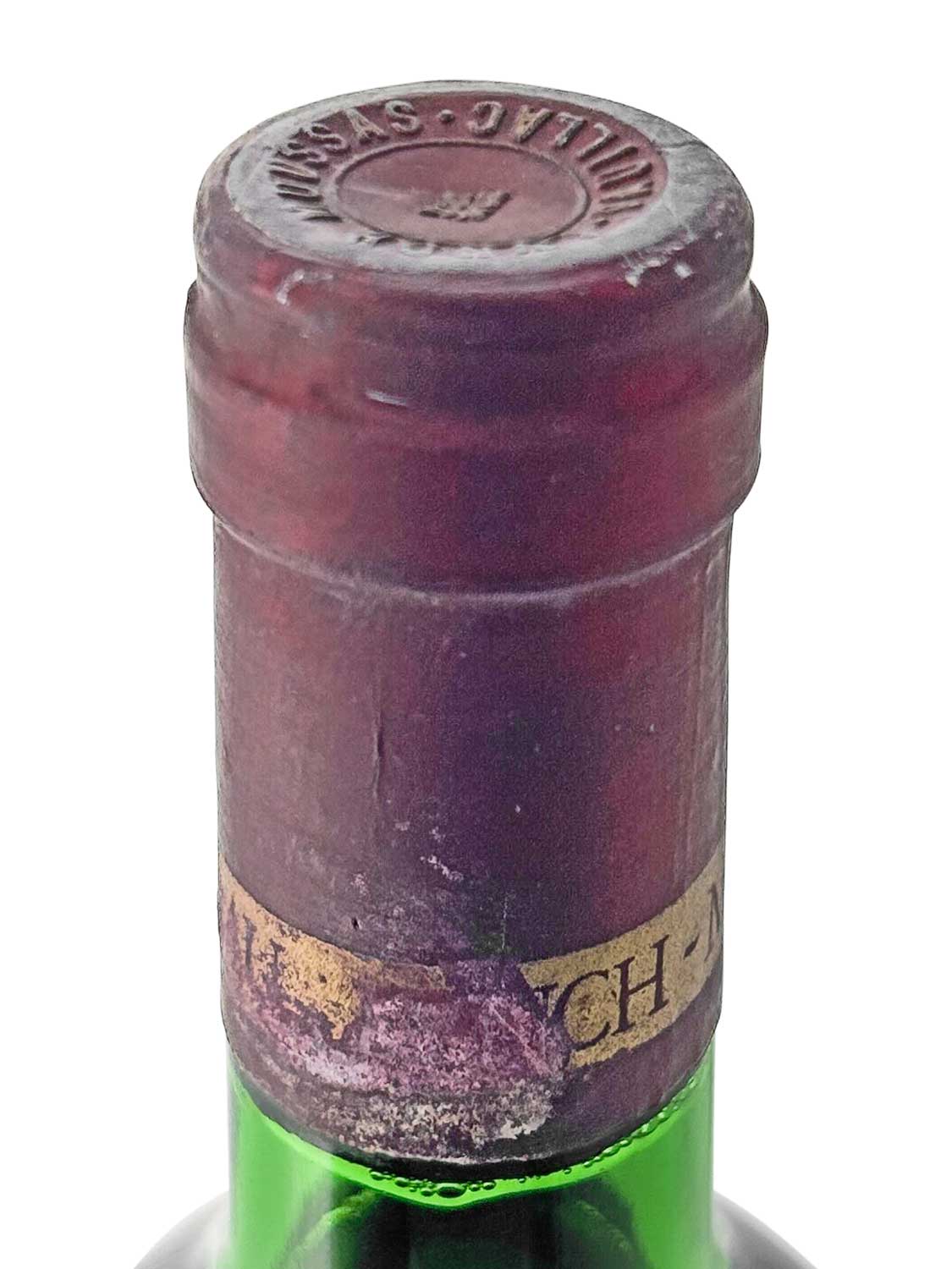 Kapsel einer Weinflasche von Chateau Lynch Moussas 1977
