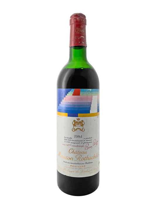 Eine Weinflasche von Chateau Mouton Rothschild 1984