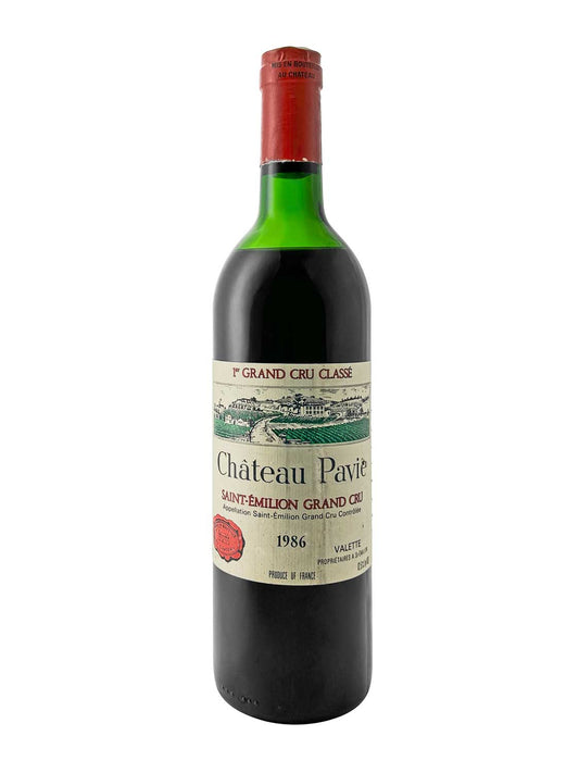 Eine Weinflasche von Chateau Pavie 1986