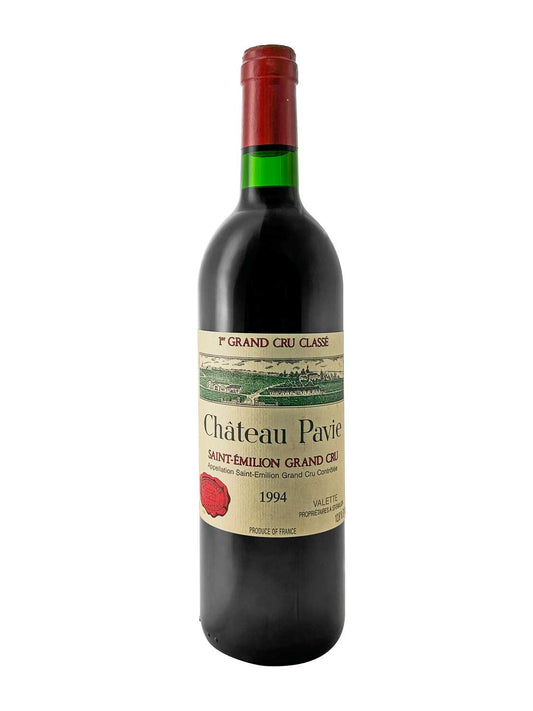 Eine Weinflasche von Chateau Pavie 1994