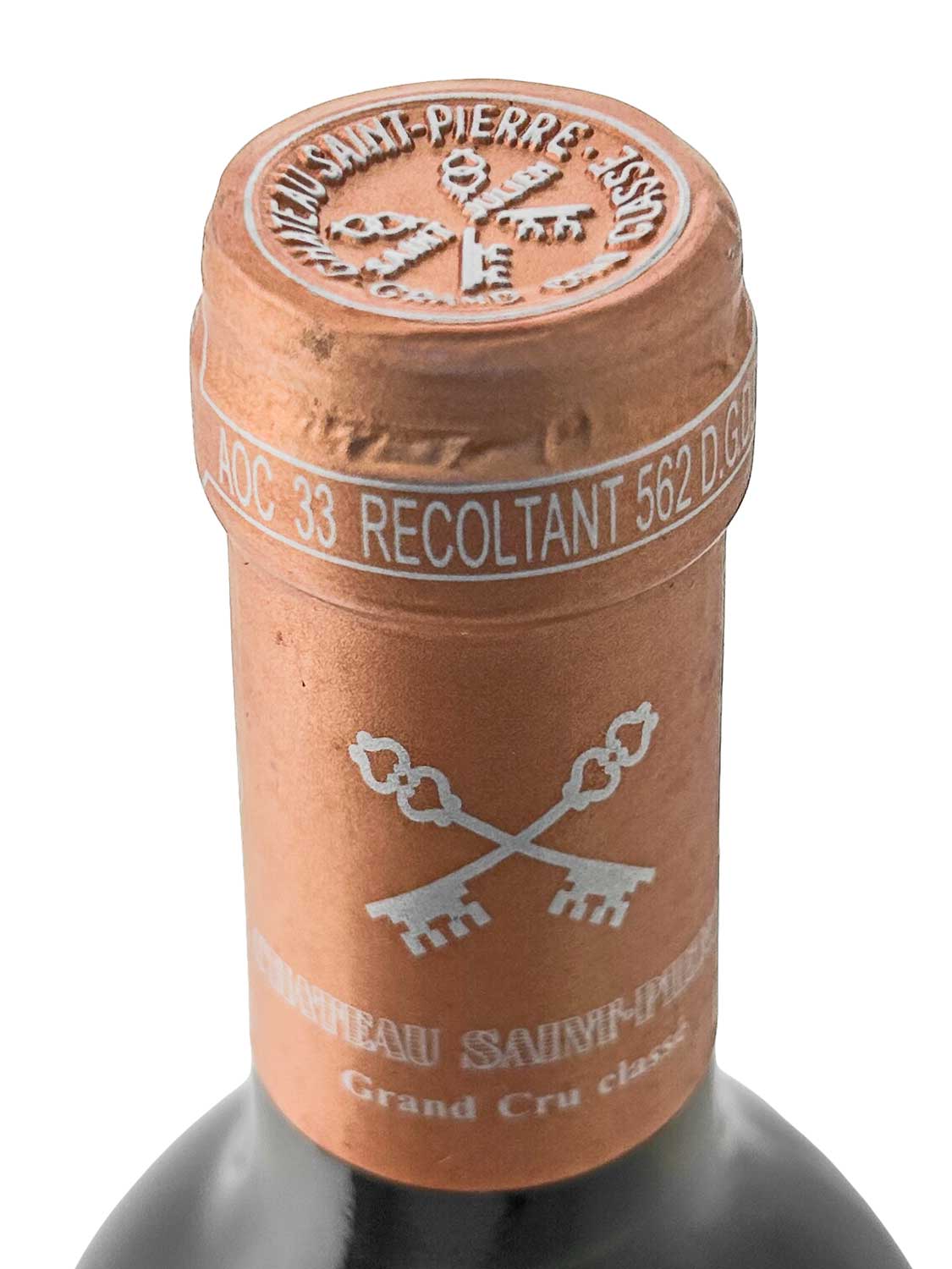 Flaschenkapsel eines Château Saint-Pierre 2003 mit zwei gekreuzten Schlüsseln und Text 'Château Saint-Pierre 2003' sowie 'Grand Cru classé'.
