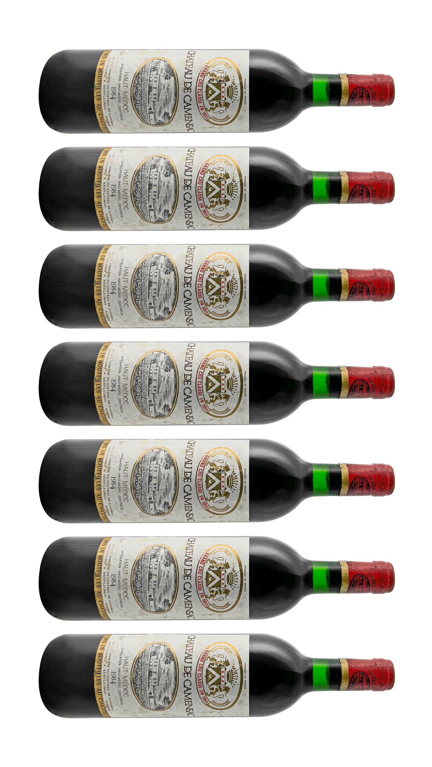 Sieben Flaschen Château de Camensac Rotwein, liegend, mit roten Kapseln und weißen Etiketten mit Schlossabbildung.