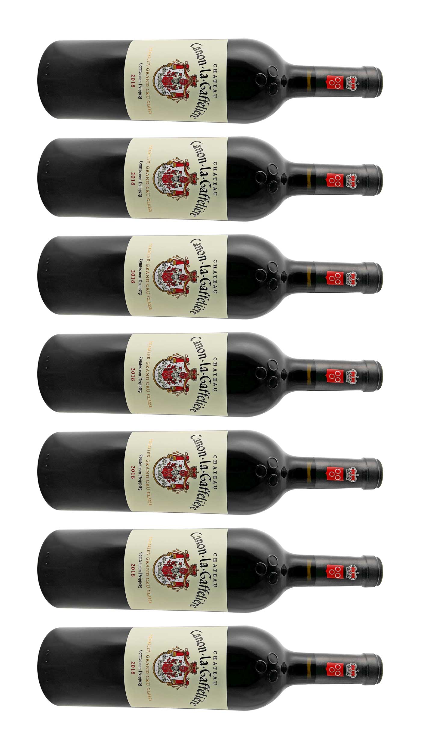 Mehrere Weinflaschen mit Rotwein von Chateau Canon la Gaffeliere