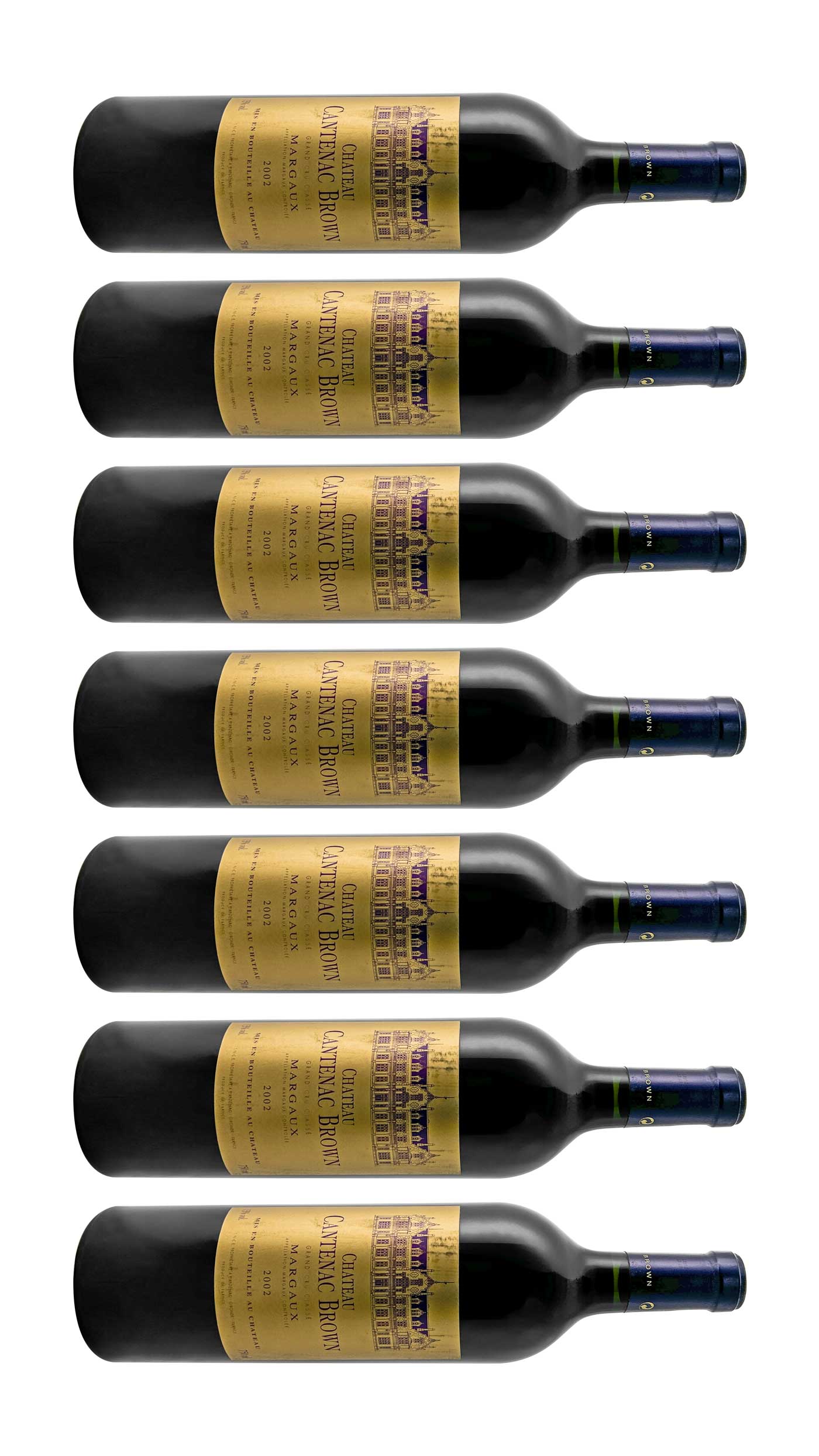 Sechs liegende Chateau Cantenac Brown Weinflaschen mit gelbem Etikett und blauem Verschluss, nebeneinander angeordnet.