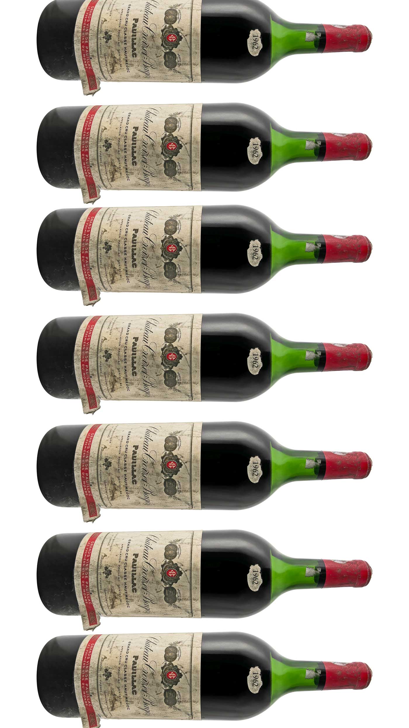 Sieben Flaschen Château Croizet-Bages Rotwein, grüne Hälse, rote Kapseln, Etiketten mit Wappen und Text.