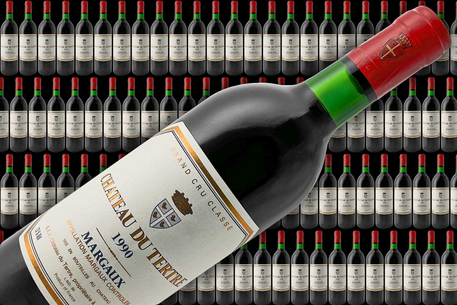 Der Banner zeigt viele Weinflaschen im Hintergrund und im Vordergrund eine Flasche Rotwein von dem Weingut Chateau du Tertre.