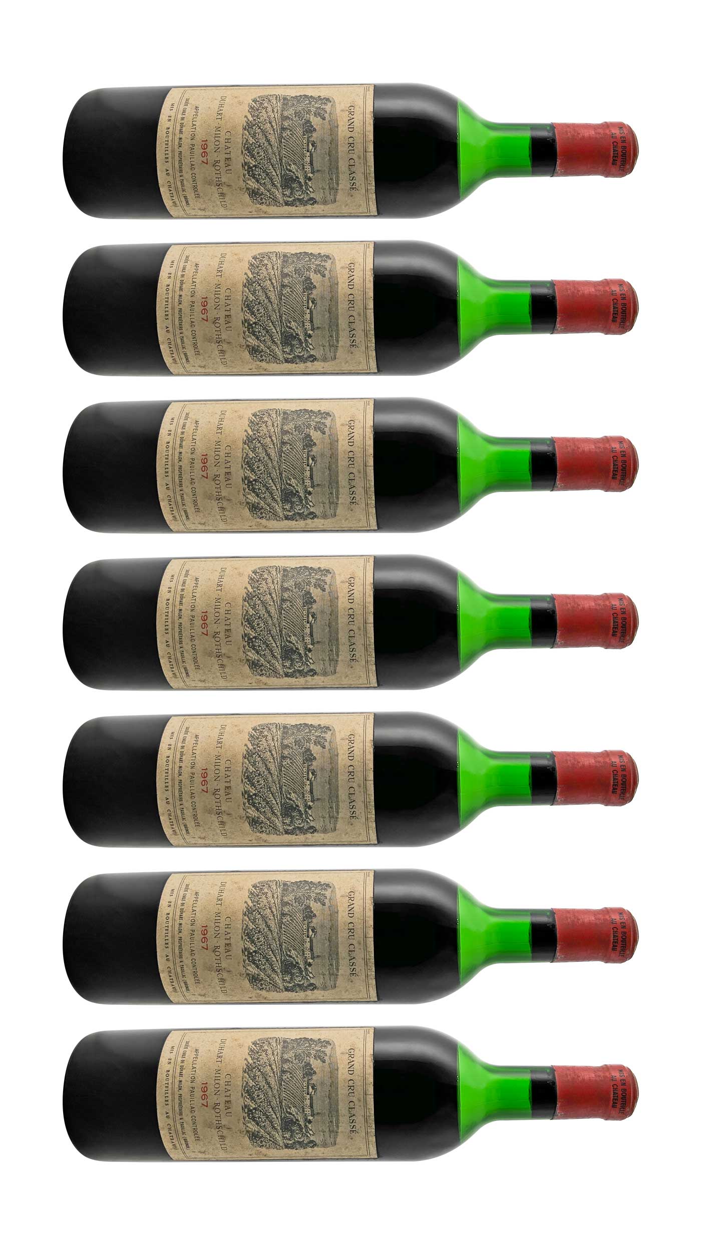 Mehrere Weinflaschen mit Rotwein von Chateau Duhart Milon