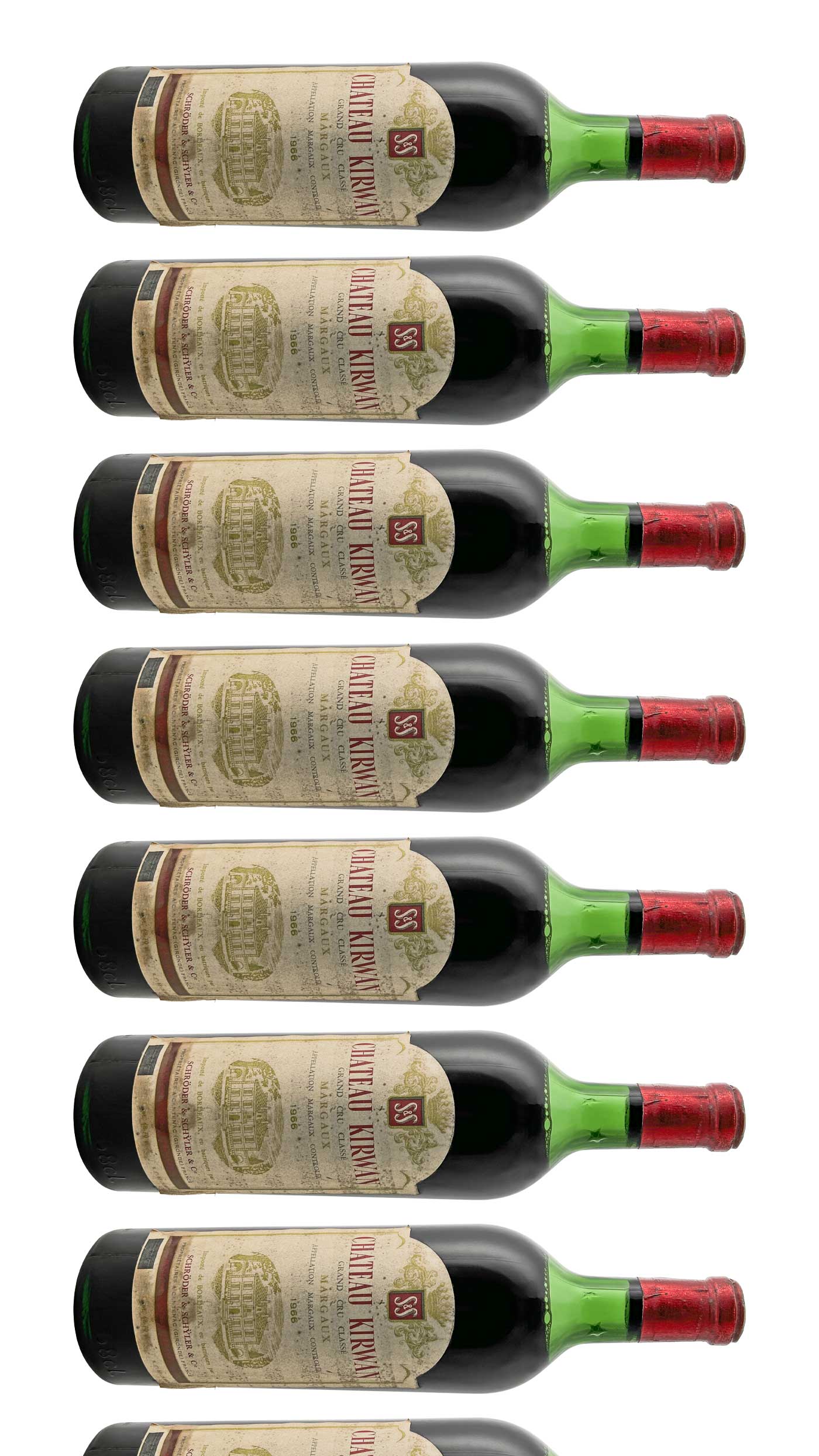 Mehrere Weinflaschen mit Rotwein von Chateau Kirwan