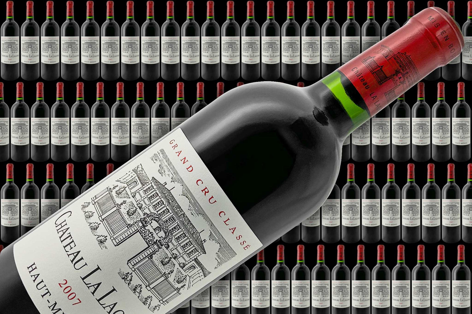 Der Banner zeigt viele Weinflaschen im Hintergrund und im Vordergrund eine Flasche Rotwein von dem Weingut Chateau la Lagune.