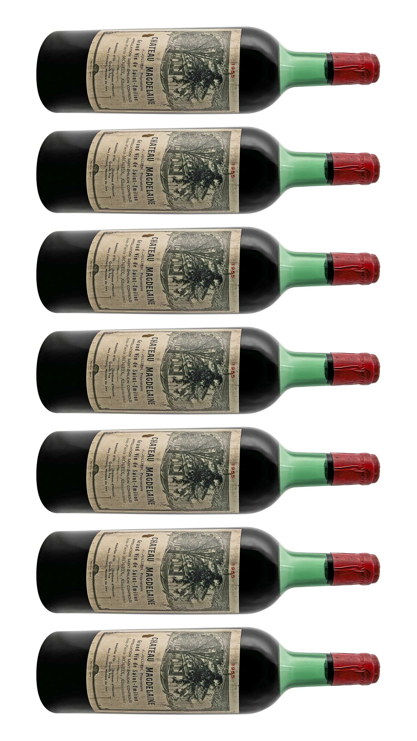 Mehrere Weinflaschen von Chateau Magdelaine, jede mit einer grünen Glasflasche, roter Kapsel und einem Weinetikett mit detaillierter Abbildung.