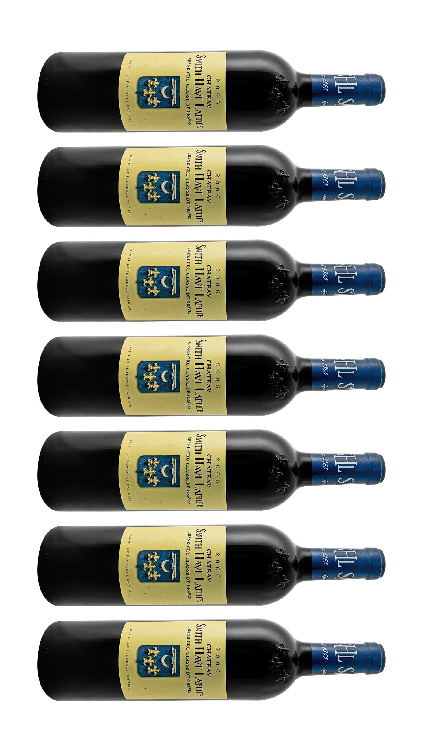 Mehrere Weinflaschen mit Rotwein von Chateau Smith Haut Lafitte