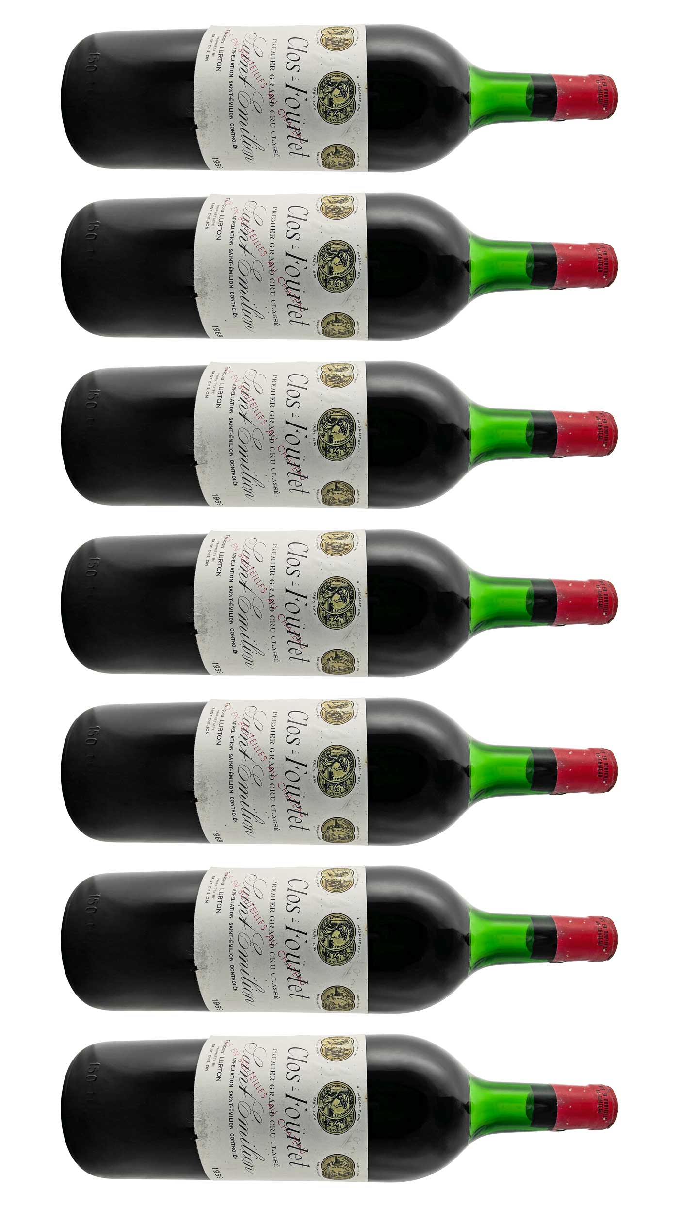 Mehrere Weinflaschen mit Rotwein von Clos Fourtet