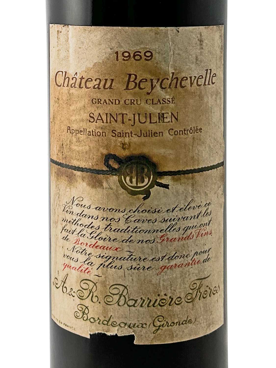 Weinflasche mit altem Etikett von Château Beychevelle 1969, Grand Cru Classé, Saint-Julien, mit französischem Text und Siegel.