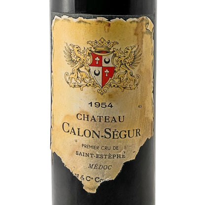 Château Calon-Ségur 1954 Etikett in Nahaufnahme mit Herz-Wappen, Appellation Saint-Estèphe und Einriss am unteren Etikettrand