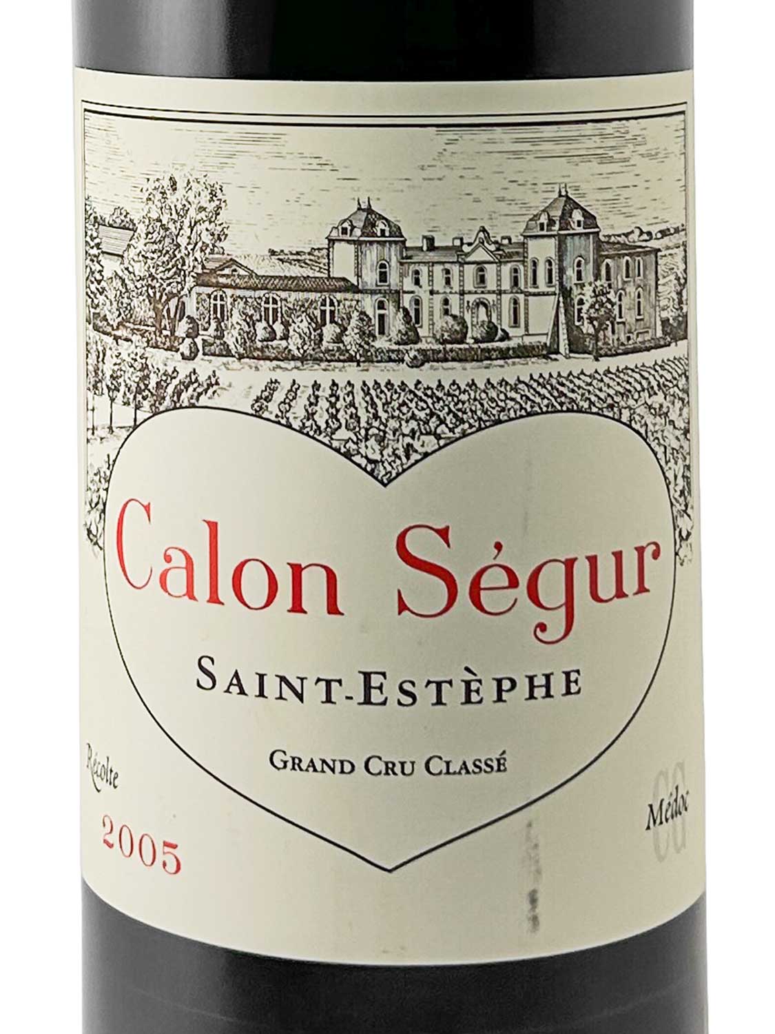 Weinetikett mit einer Zeichnung eines Schlosses über einem Weinberg, darunter ein großes Herz mit dem Text 'Calon Ségur', 'Saint-Estèphe', 'Grand Cru Classé', '2005' und 'Médoc'.