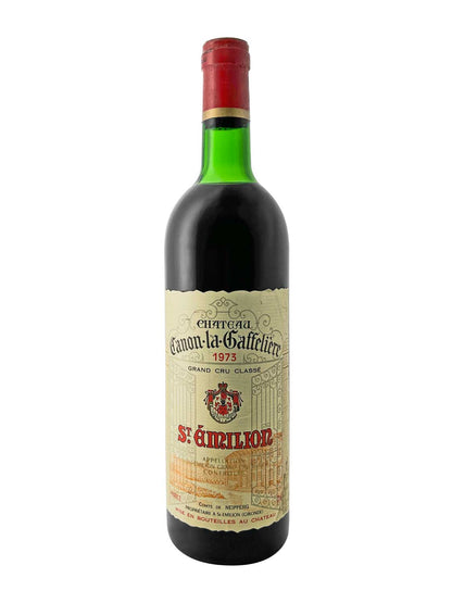 Flasche Château Canon la Gaffelière 1973 mit rotem Verschluss und cremefarbenem Etikett, darauf ein Wappen und der Schriftzug 'St. Émilion'