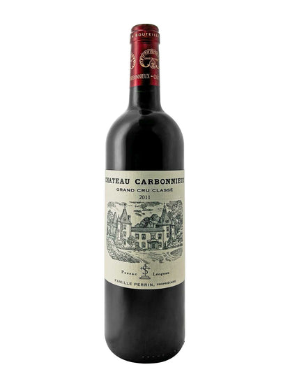 Eine Weinflasche von Chateau Carbonnieux 2011