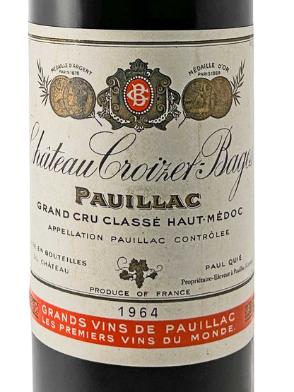 Weinflasche mit Etikett von Château Croizet-Bages 1964, Pauillac, Grand Cru Classé Haut-Médoc, mit Medaillenabbildungen und rotem Schriftband.