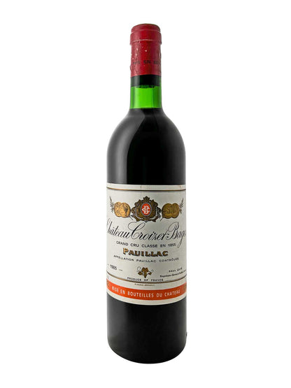 Dunkelgrüne Weinflasche mit rotem Siegel, Etikett mit der Aufschrift 'Château Croizet-Bages', Jahrgang 1983, Pauillac.