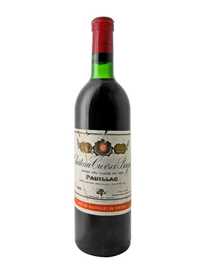 Flasche Château Croizet Bages 1983 mit rotem Kapselverschluss und weißem Etikett mit schwarzer und roter Schrift.