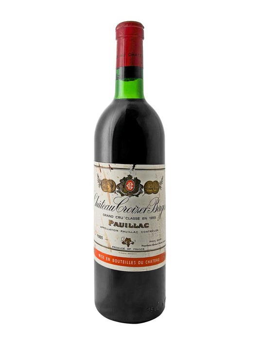 Flasche Château Croizet Bages 1983 mit rotem Kapselverschluss und weißem Etikett mit schwarzer und roter Schrift.