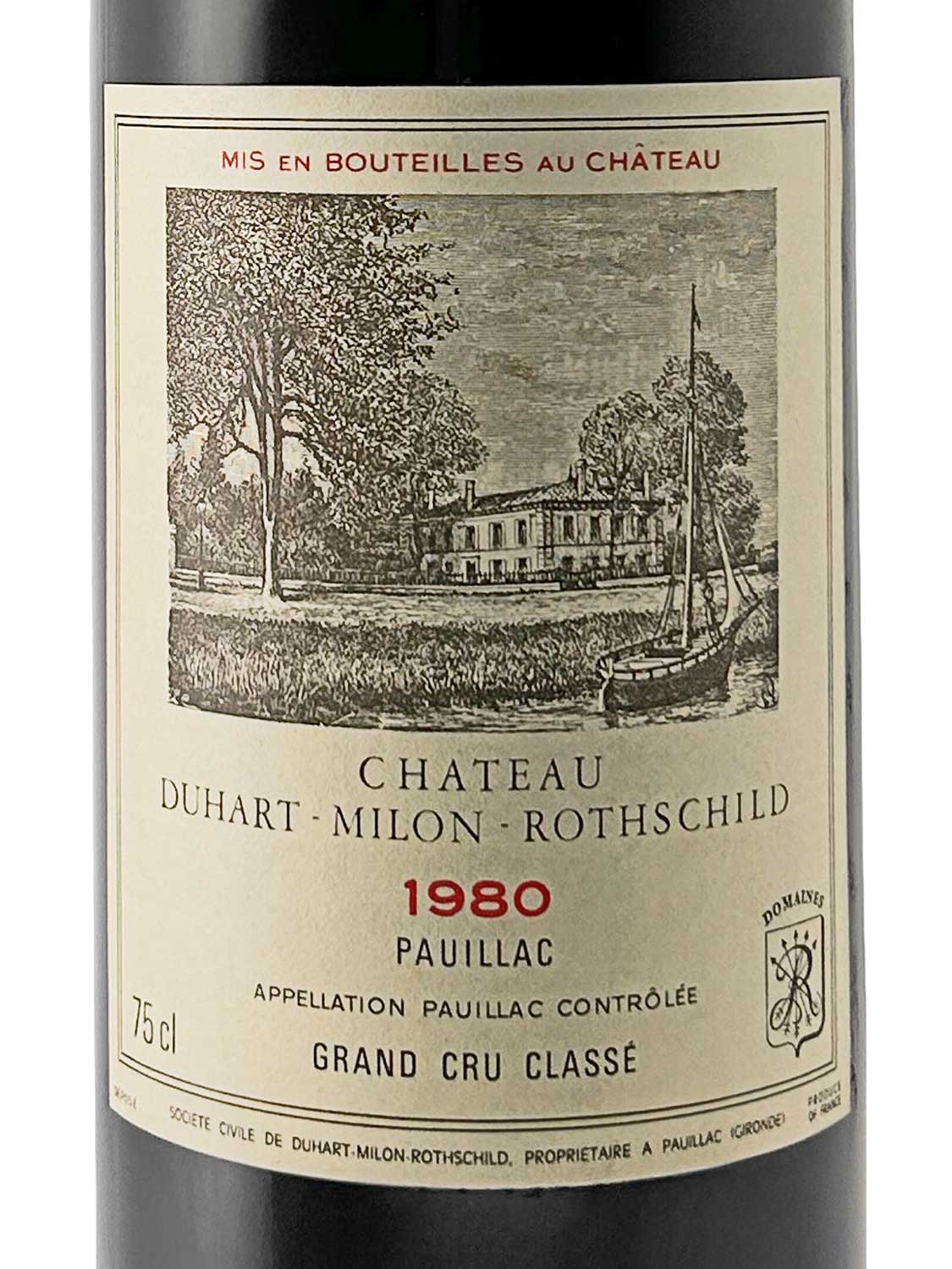Weinflaschenetikett mit Zeichnung eines Herrenhauses, Segelboot am Ufer, Text 'CHATEAU DUHART-MILON-ROTHSCHILD 1980 PAUILLAC GRAND CRU CLASSÉ'.