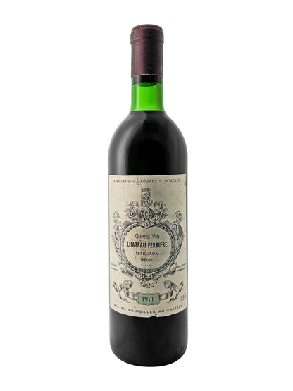 Flasche Château Ferrière 1971 mit grünem Hals und weißem Etikett, darauf ein dekorativer Rahmen und Text.