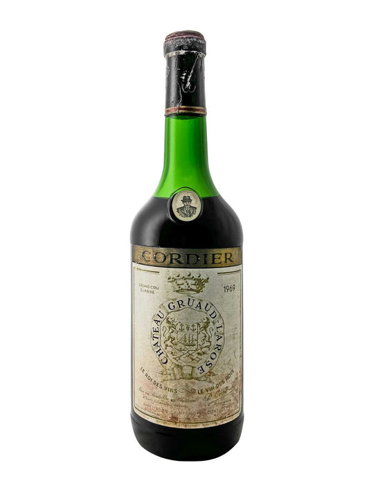 Flasche Château Gruaud Larose 1969 mit grünem Hals und gealtertem Etikett, das ein Wappen und den Schriftzug 'CHATEAU GRUAUD LAROSE' zeigt.