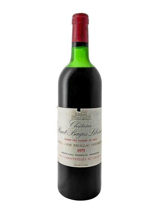 Grüne Weinflasche mit rotem Kapselverschluss, Etikett mit Text 'Château Haut Bages Libéral', Jahrgang 1975, Grand Cru Classé, Pauillac.