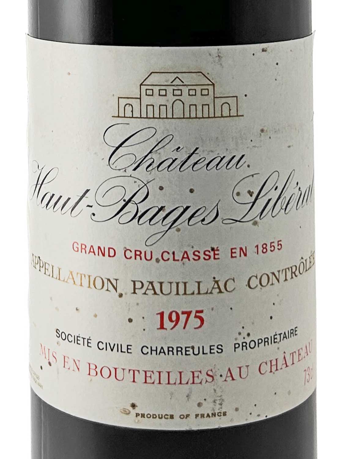 Weinflasche mit Etikett von Château Haut-Bages Libéral 1975, Grand Cru Classé, Appellation Pauillac Contrôlée, mit Abbildung eines Gebäudes oben auf dem Etikett.