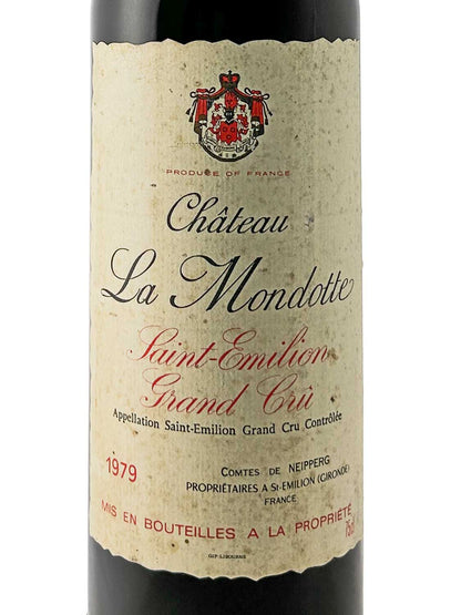 Weinflasche mit Etikett von Château La Mondotte, Saint-Emilion Grand Cru, Jahrgang 1979, mit französischem Wappen und roter sowie schwarzer Schrift