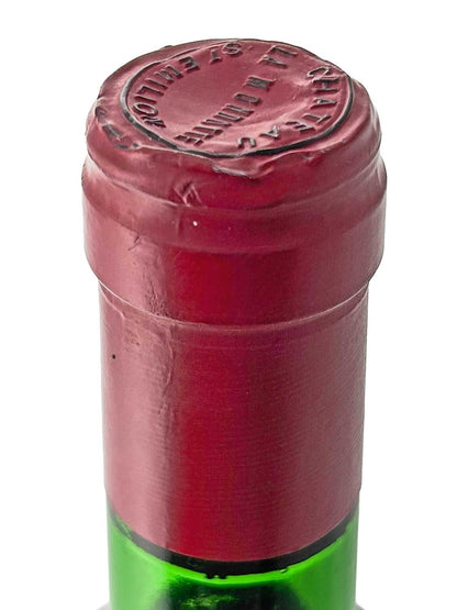 Flasche mit rotem Wachssiegel am Flaschenhals, geprägt mit dem Schriftzug 'LA MONDOTTE' und '1979'