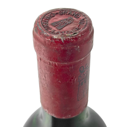 Château Latour 1965 Kapsel-Nahaufnahme mit Château-Wappen und altersbedingter Abnutzung