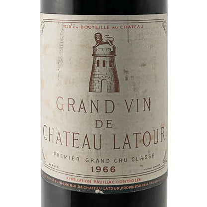 Château Latour 1966 Etikett in Nahaufnahme mit Löwen-und-Turm-Wappen, Premier Grand Cru Classé und Appellation Pauillac Contrôlée