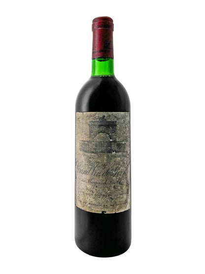 Flasche Château Léoville las Cases 1978 mit grünem Hals, rotem Verschluss und gealtertem Etikett mit verblasster Schrift und Abbildung eines Gebäudes