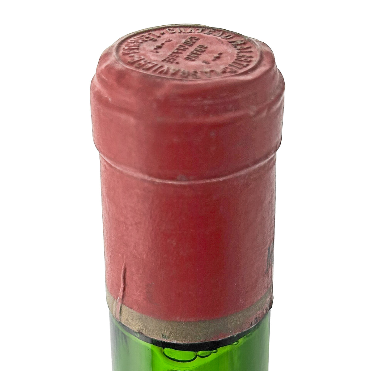 Château Malartic-Lagravière 1966 Kapsel-Nahaufnahme mit geprägtem Château-Schriftzug und sichtbarem Altersriss